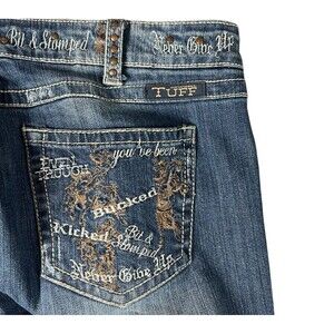 Cowgirl Tuff Women's Bucked Kicked Embroidered Capri Jeans  Size 32  Western